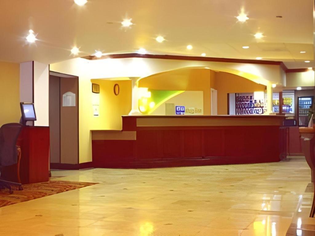 Garden Plaza Hotel Saddle Brook Exterior foto